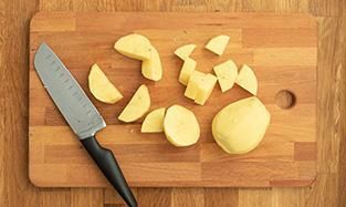 Faraona al forno con patate Faraona al forno con patate