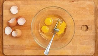 Frittata di mozzarella e prosciutto cotto Frittata di mozzarella e prosciutto cotto