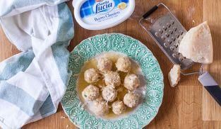 condire gli gnocchi di pane con grana grattugiato e burro fuso condire gli gnocchi di pane con grana grattugiato e burro fuso
