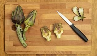 lavate, pulite e tagliate i carciofi lavate, pulite e tagliate i carciofi