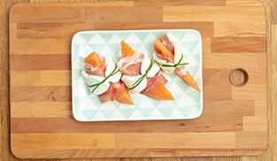 Involtini di melone con prosciutto e mozzarella Involtini di melone con prosciutto e mozzarella