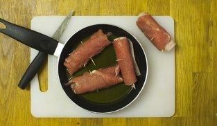 cuocere gli involtini di carne in padella
