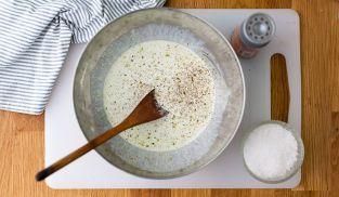 lavorare la besciamella con il pesto lavorare la besciamella con il pesto