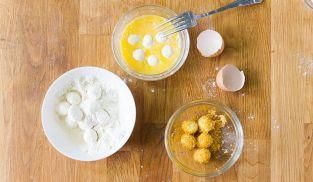 rivestire le mozzarelline nel pangrattato rivestire le mozzarelline nel pangrattato