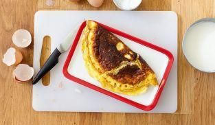 servire l'omelette al prosciutto ben calda servire l'omelette al prosciutto ben calda