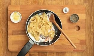 Pasta al salmone senza panna Pasta al salmone senza panna