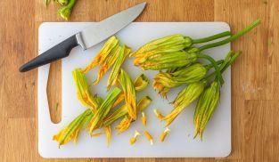 pulire i fiori di zucca pulire i fiori di zucca