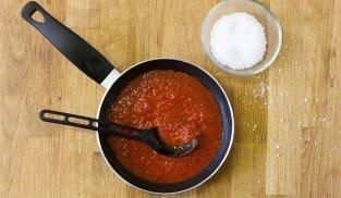 cuocere la salsa di pomodoro cuocere la salsa di pomodoro