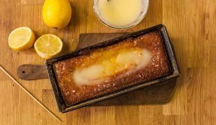 versare sul plumcake al limone lo sciroppo versare sul plumcake al limone lo sciroppo