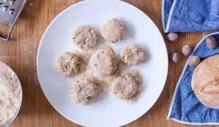 passare le polpette nel pangrattato