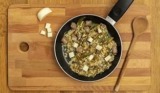 Risotto con carciofi e salsiccia Risotto con carciofi e salsiccia