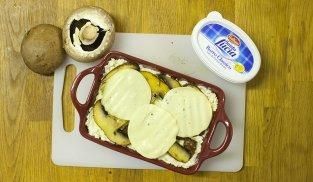 unire in una pirofila il riso e i funghi unire in una pirofila il riso e i funghi