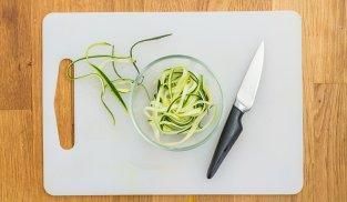 tagliare a listarelle le zucchine tagliare a listarelle le zucchine