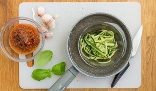 bollire gli spaghetti di zucchine bollire gli spaghetti di zucchine