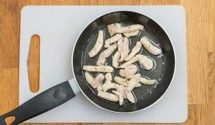 lasciar cuocere gli straccetti di pollo lasciar cuocere gli straccetti di pollo
