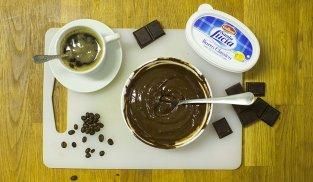 sciogliere a bagnomaria il cioccolato con il burro sciogliere a bagnomaria il cioccolato con il burro