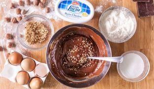cioccolato fuso e nocciole cioccolato fuso e nocciole