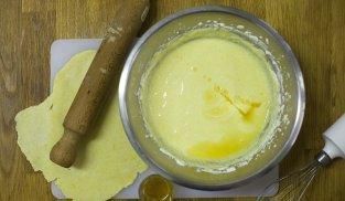 lavorare a crema i tuorli con lo zucchero e la ricotta lavorare a crema i tuorli con lo zucchero e la ricotta