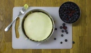 ricoprire con un secondo strato di pasta sfoglia ricoprire con un secondo strato di pasta sfoglia