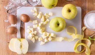 tagliare a cubetti le mele tagliare a cubetti le mele