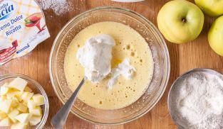 unire al composto la Crema Dolce alla Ricotta Santa Lucia unire al composto la Crema Dolce alla Ricotta Santa Lucia