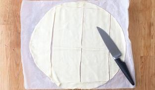 tagliare la pasta sfoglia in rettangoli tagliare la pasta sfoglia in rettangoli