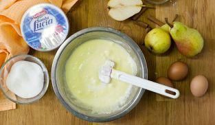 in una terrina lavorare la ricotta con lo zucchero in una terrina lavorare la ricotta con lo zucchero