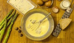 sbattere le uova insieme alla panna da cucina sbattere le uova insieme alla panna da cucina