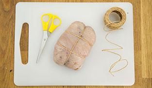 legare l'arrosto ripieno con lo spago legare l'arrosto ripieno con lo spago