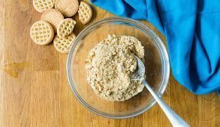 tritare i biscotti integrali tritare i biscotti integrali