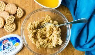 lavorare i biscotti integrali con il Burro Santa Lucia lavorare i biscotti integrali con il Burro Santa Lucia