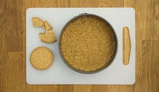 distribuire il composto di biscotti in una teglia distribuire il composto di biscotti in una teglia
