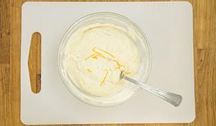 lavorare il composto e renderlo omogeneo