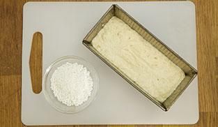 versare l'impasto del plumcake