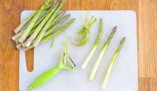 pelare gli asparagi pelare gli asparagi