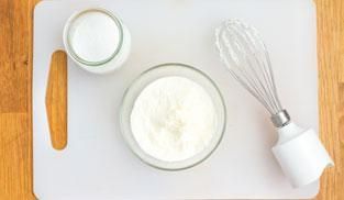 lavorare a neve ferma lo zucchero e la panna lavorare a neve ferma lo zucchero e la panna