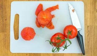 spellare i pomodori sbollentati spellare i pomodori sbollentati