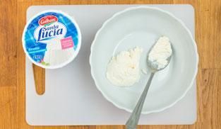 lavorare a crema la ricotta lavorare a crema la ricotta