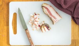 tagliare a striscioline il guanciale tagliare a striscioline il guanciale