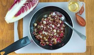  sfumare il radicchio con il vino