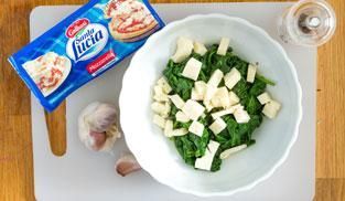 aggiungere la mozzarella a cubetti aggiungere la mozzarella a cubetti