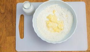 unire alla farina il burro