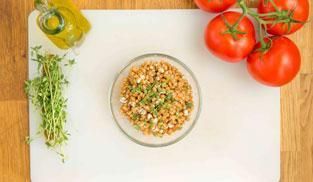 insaporire il farro cotto con il prezzemolo