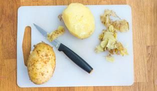 pelare le patate bollite pelare le patate bollite