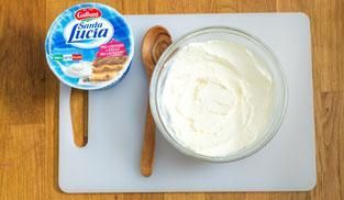 lavorare in una ciotola il mascarpone lavorare in una ciotola il mascarpone