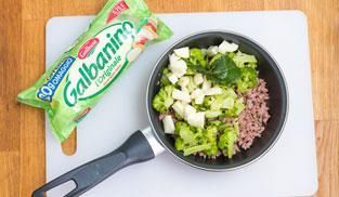 unire la salsiccia, i broccoli e il Galbanino