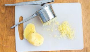 schiacciare le patate schiacciare le patate