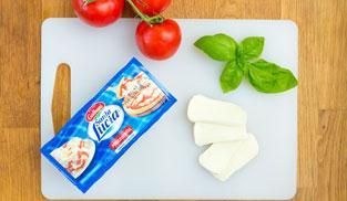 tagliare la mozzarella a fette tagliare la mozzarella a fette