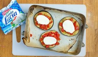 ua volta cotte le melanzane ricoprire con la mozzarella ua volta cotte le melanzane ricoprire con la mozzarella