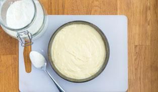 versare l'impasto nella teglia imburrata versare l'impasto nella teglia imburrata